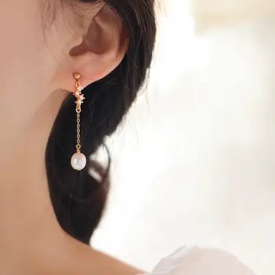 Elegant Pearl Earrings for Women with Light Luxury Design