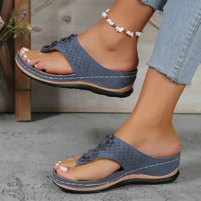 Southeast Asian foreign trade new hollow wedge flip flops women's summer plus size rivet flower flip-flops beach sandals