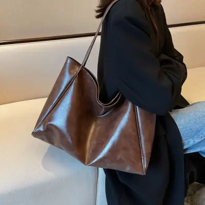Solid color bag for women 2023 autumn new European and American Retro Fashion Tote Bag glossy large capacity commuter shoulder bag