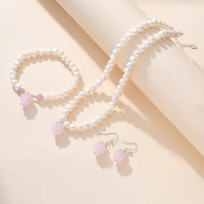 Natural Freshwater Pearl Necklace with Pink Crystal & Silver Clavicle
