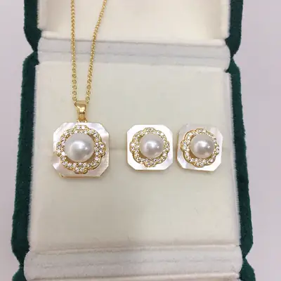 Natural Freshwater Pearl Pendant Earrings Set with Square Shells