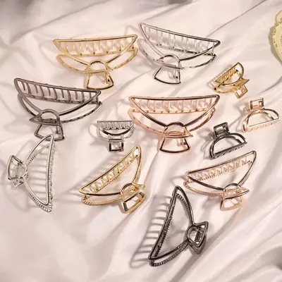 Minimalist Half-Moon Shark Hair Clip Melard Gold 25mm