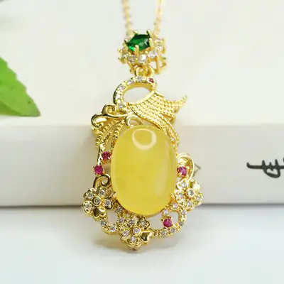 Aiyu Natural Amber Pendant Necklace Ethnic Style Gold Plated