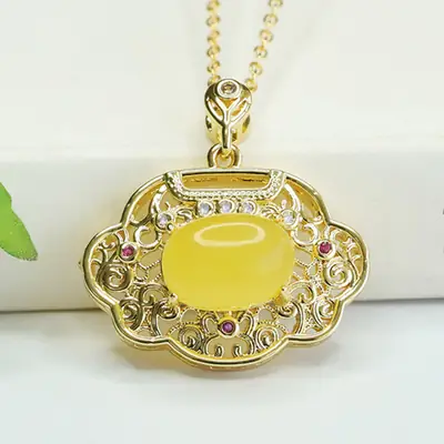 Aiyu Yellow Honey Amber Necklace with Gold Chain