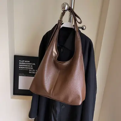 Women's 2023 Retro Shoulder Bag Autumn Commute Bucket Tote