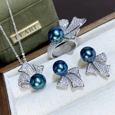 Natural Freshwater Peacock Green Pearl Butterfly Necklace