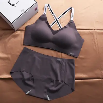 Black Seamless Sports Bra with Latex Coaster for Women