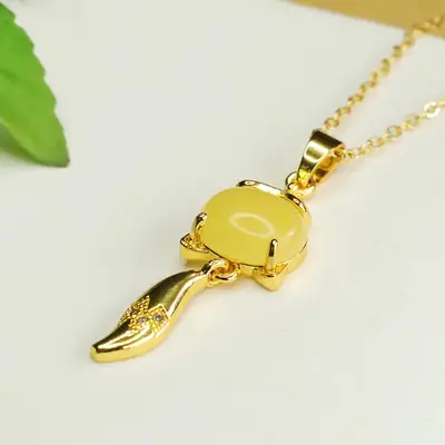Aiyu Fox Necklace with Natural Amber Pendant