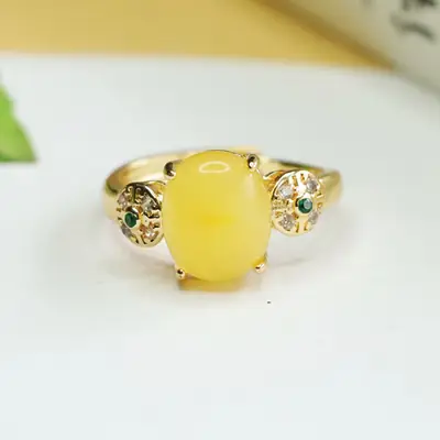 Aiyu Natural Amber Ring with Crystal Decor