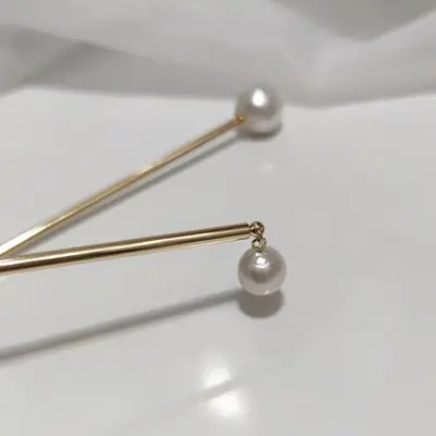 Natural Pearl Hairpin with Gold Tone