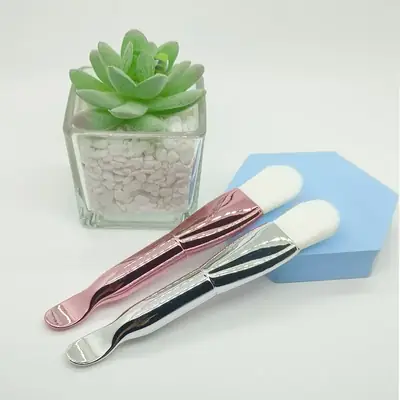 Double-Headed Makeup Brush with Ear Scoop