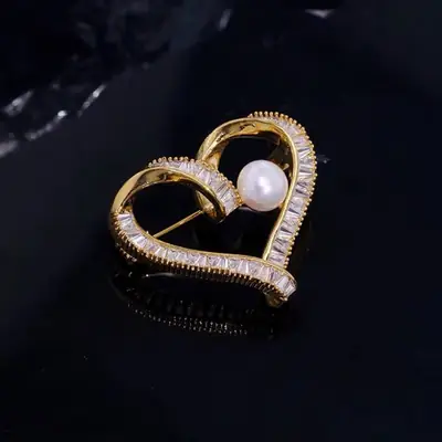 Women's Heart Pearl Brooch with Anti-Light Pin