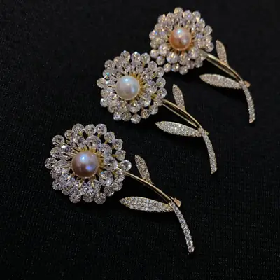 Dandelion Pearl Niche Exquisite Suit Coat Sweater Pin