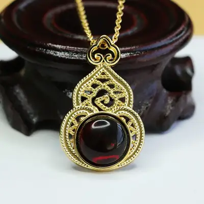 Aiyu Gold Pendant Necklace with Blood Gourd Design