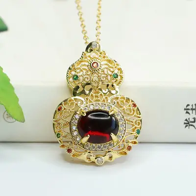 Vintage Gold Amber Pendant Necklace with Gourd Design