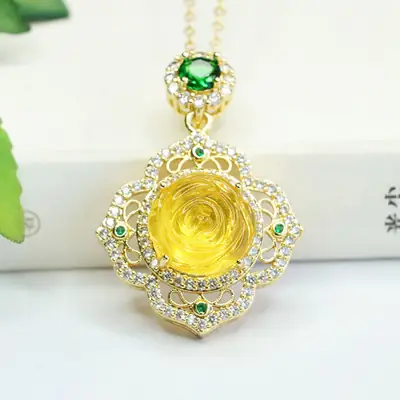 Aiyu Gold Rose Pendant Necklace with Green Stones