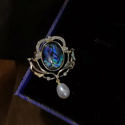 Natural Pearl Brooch with Mirror Niche Design