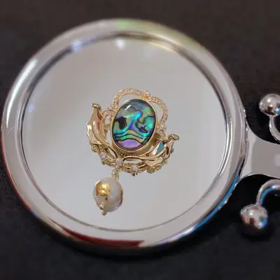 French Retro Pearl Brooch with Gold Foil Design