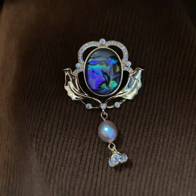 Old Time Pearl Brooch with Flower Design