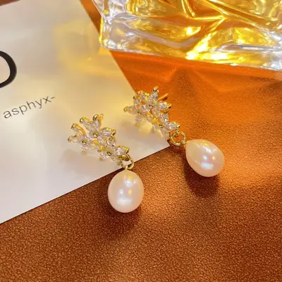Freshwater Pearl Earrings with Micro-inlaid Zircon