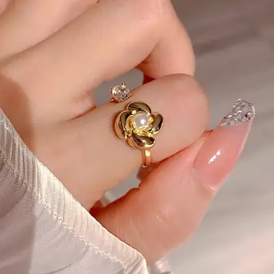 Japanese Style Flower Ring with Pearl & Gold Tone