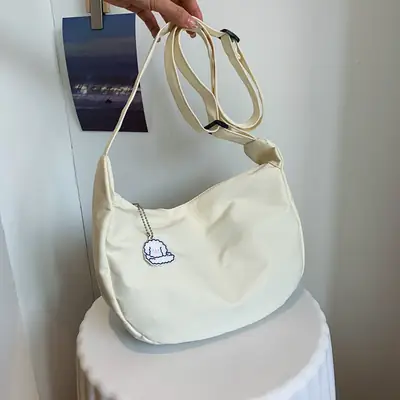 Japanese Style 2022 Retro Chic Girl Pure Color Soft Girl Shoulder Bag K-Style Trendy Ins Simple Crossbody Bag Dumpling Bag