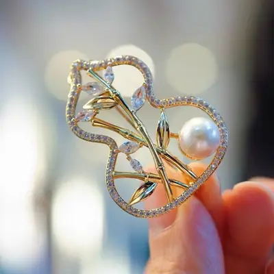 Black Pearl Brooch for Women's Suit Coat