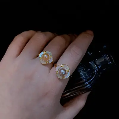 Luxury Waterfall Finger Ring with Pearl Accent