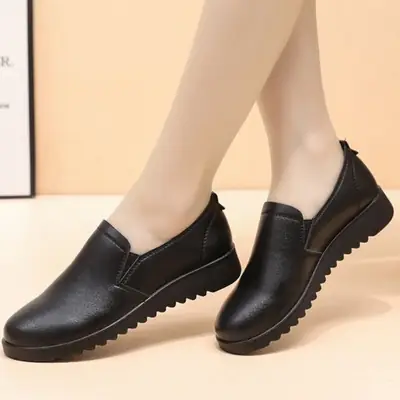 Women's Black Slip-On Kitchen Work Shoes with Non-Slip Sole