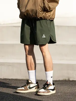 Hanlu Men Green Casual Shorts with Arc Hem