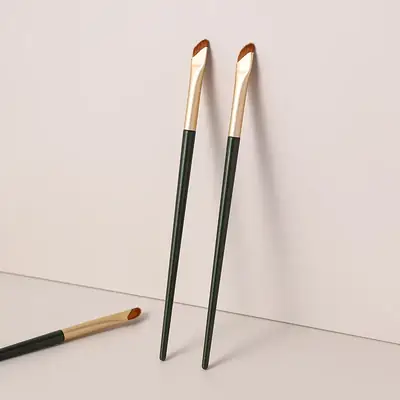 Sickle Eyeliner Brush for Oblique Eyebrows & Lining