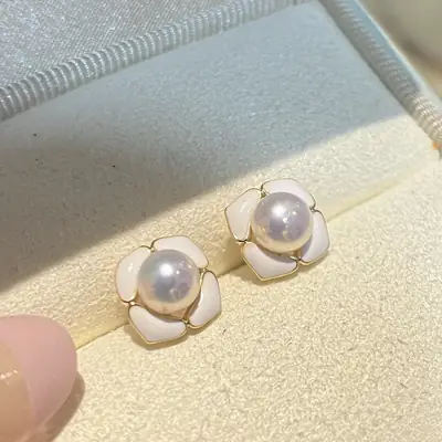Small Petal Pearl Earrings 5-6mm Bright White