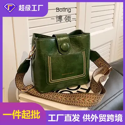 Green Retro Crossbody Bag for Women
