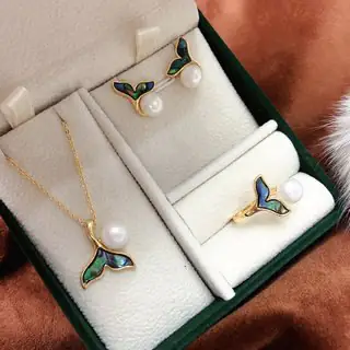 Three-Piece Pearl Fish Tail Jewelry Set Small