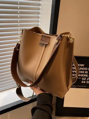 Women's Large Capacity Shoulder Messenger Bag Brown Leather