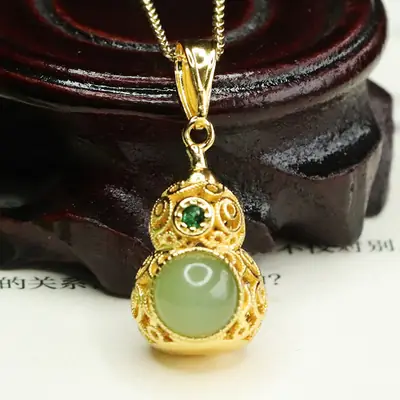 Aiyu Jade Pendant Necklace with Green Gemstone