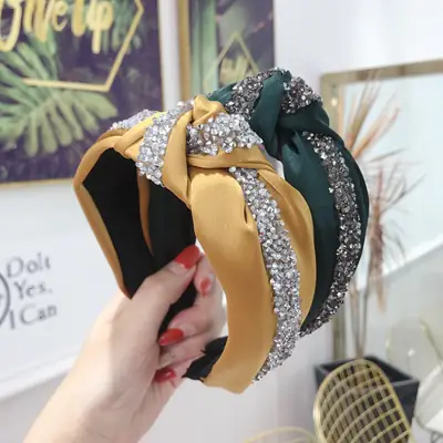 Elegant Diamond Knotted Headband with Wide Bristles