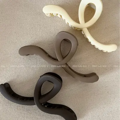 Frosted Wave Hair Clip for Women Large Back of Head Elegant Shark Clip