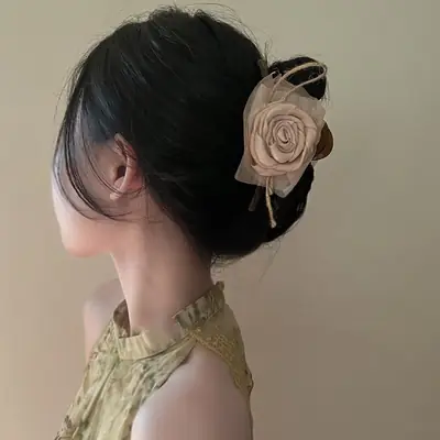 Dead Leaves Rose Milk Tea Hair Grab Clip