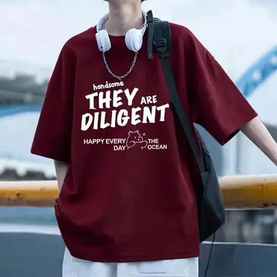 Men Maroon Diligent Ocean Print T-Shirt