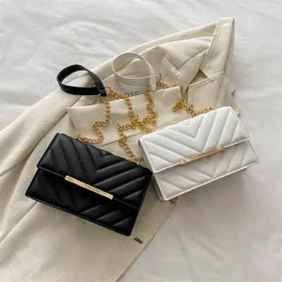 White Rhombus Chain Messenger Bag 2024