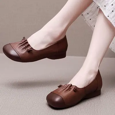 Women's Flat Slip-on Leather Shoes Round Toe Mother's Style