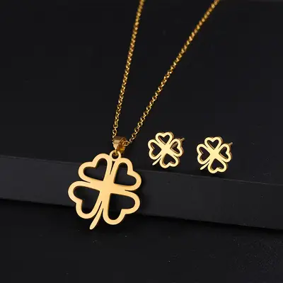 18K Gold Lucky Clover Necklace Set for Women