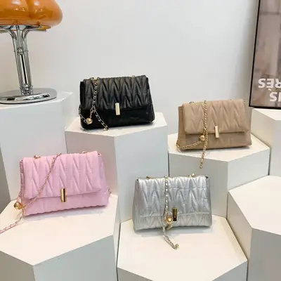 Stylish Silver Pleated Shoulder Bag with Chain