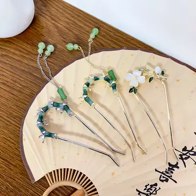 Elegant Green Bamboo Hairpin with Chain