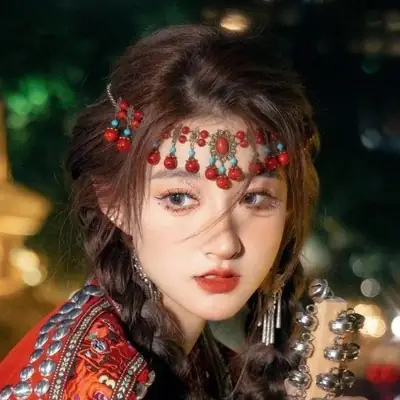 Retro Red Beaded Travel Eyebrow Pendant