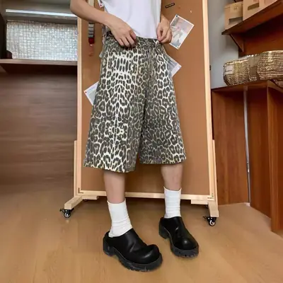 American Retro Leopard Camo Shorts Men Women Wide Leg Cropped