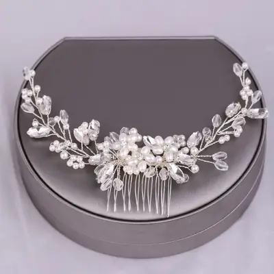 Pearl & Crystal Hair Comb for Bridal Makeup