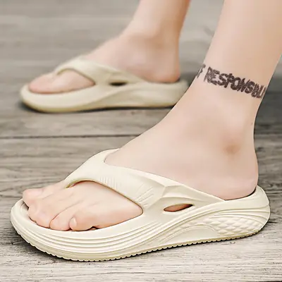 High-grade sandals and slippers 2025 summer new fashion all-match soft-soled beach shoes non-slip outing eva flip-flops for men