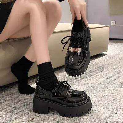 Women's Black Thick Heel Lace-Up Muffins